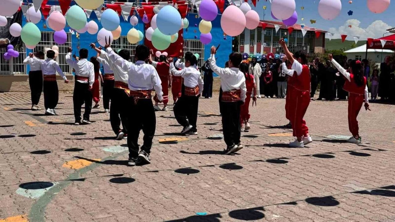 Korkut’ta İlkokul Öğrencilerinden Halk Oyunları Şöleni: Yarışmalar Nefes Kesti