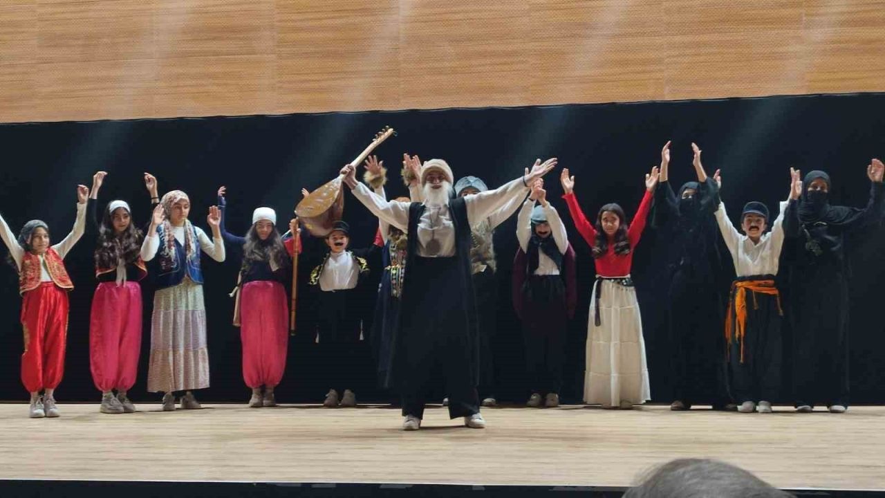 Muradiye’de Kültürel Miras Sahneye Taşındı: Bendimahi Kız İmam Hatip Lisesi’nden Dede Korkut Esintisi
