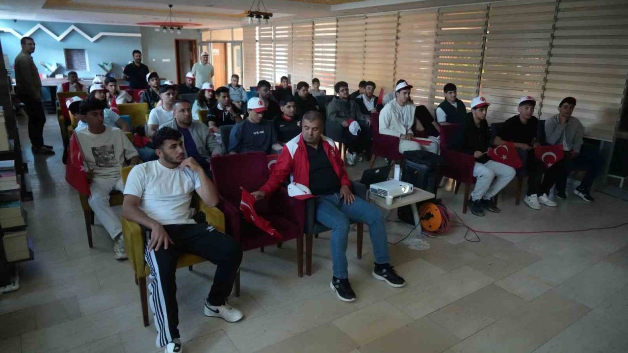 Muş'ta Gençler Dünya Kupası Heyecanını Dev Ekranda Yaşadı