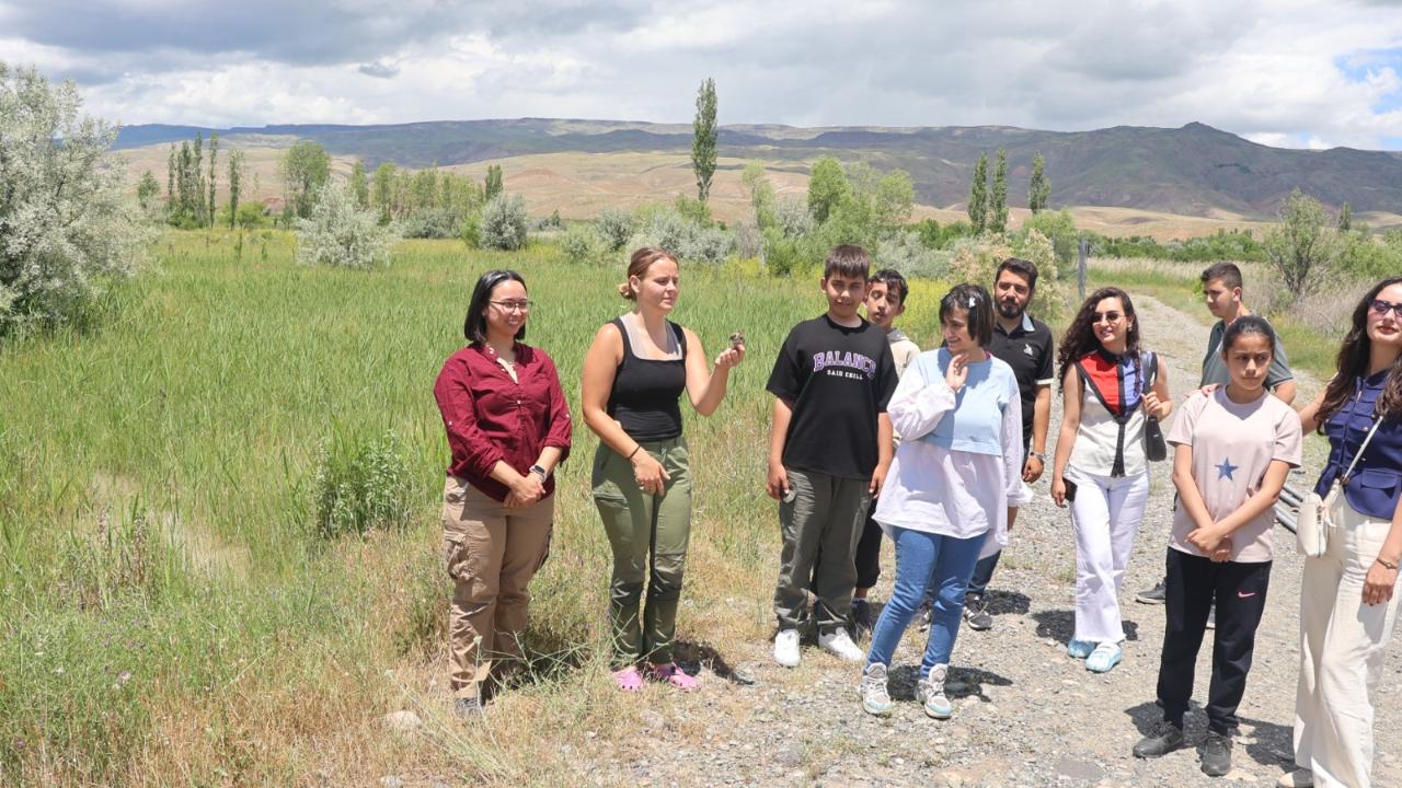 Özel Gereksinimli Öğrenciler Aras Kuş Cenneti’nde kuş gözlemledi