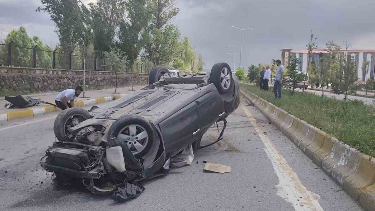 Patnos’ta Korkutan Kaza: Kontrolden Çıkan Otomobil Orta Refüje Çarparak Takla Attı