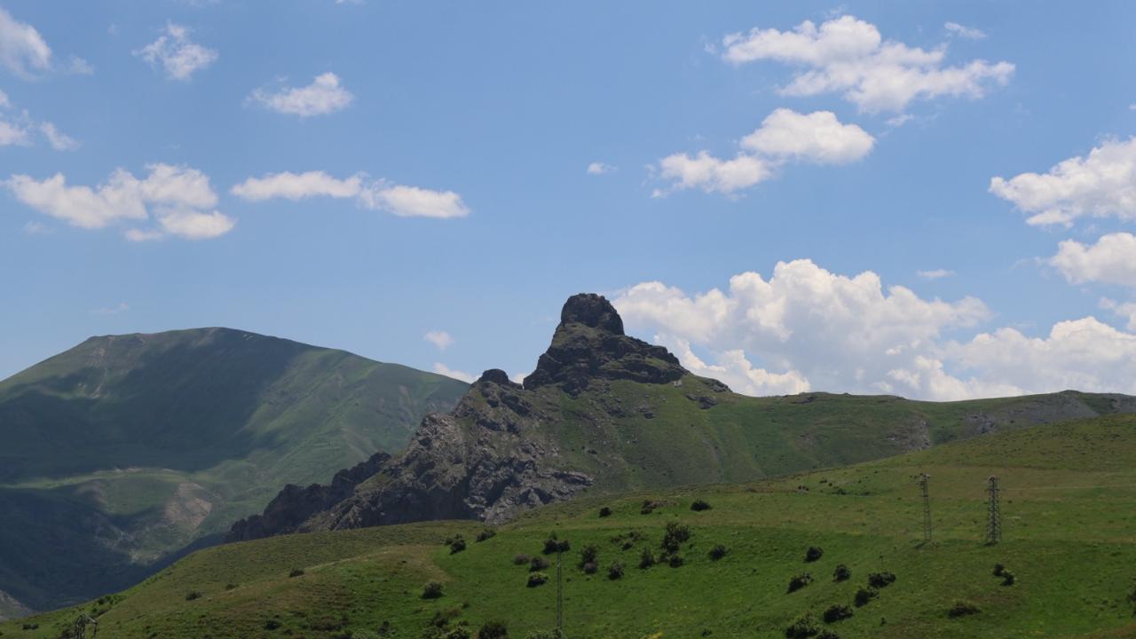 Rağbet Kalesi Karanlık Vadi'nin Zirvesinde Tarihe Tanıklık Ediyor