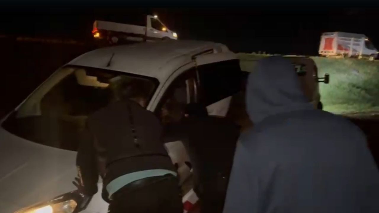 Sarıkamış’ta Korkutan Çarpışma: Alisofu Köyü Kavşağında 2 Araç Çarpıştı