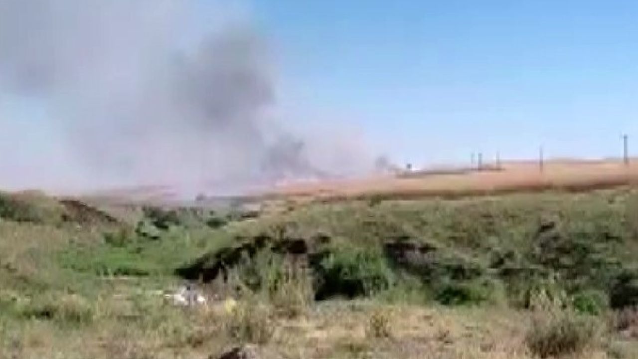 Silvan'da Biçerdöverden Çıkan Kıvılcım Tarlayı Küle Çevirdi