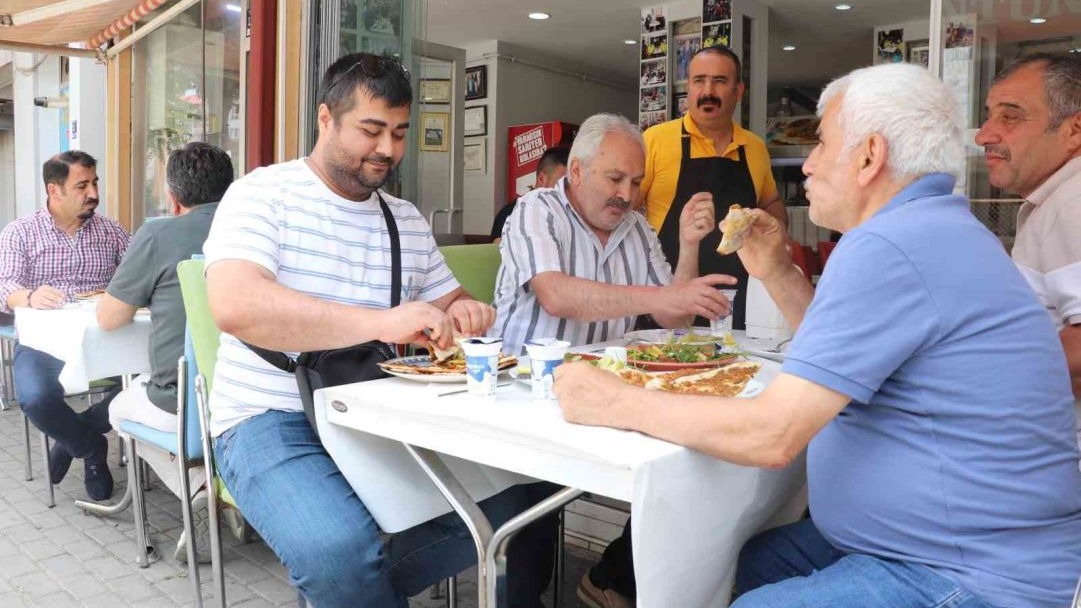 Sivas'ta 50 TL'ye Lahmacun Tartışması: Esnaf Formülü Açıkladı