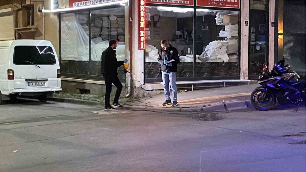 Sivas'ta Sokak Ortasında Bıçaklı Kavga: 1'i Ağır 4 Yaralı