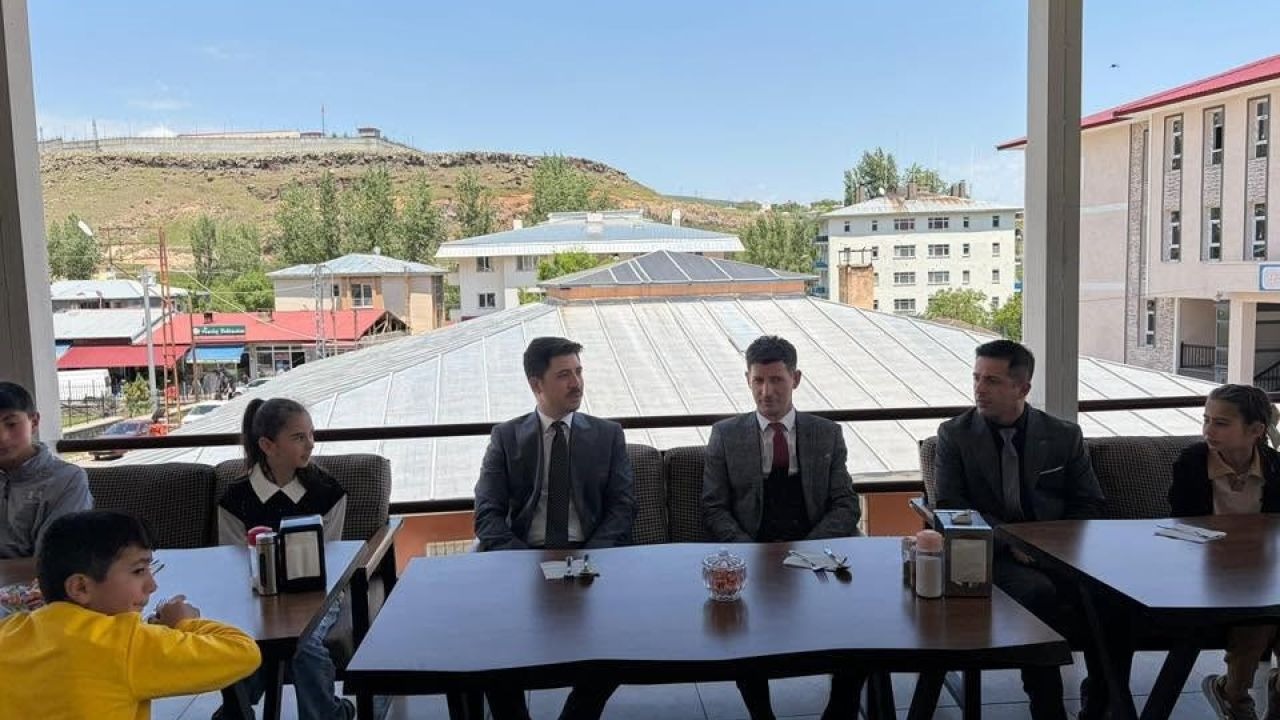 Son Dakika: Kars Digor'da Kültür Sanat Seferberliği! Türkmeşen Köyü İlkokulu Tiyatro Ekibi Ödüllendirildi