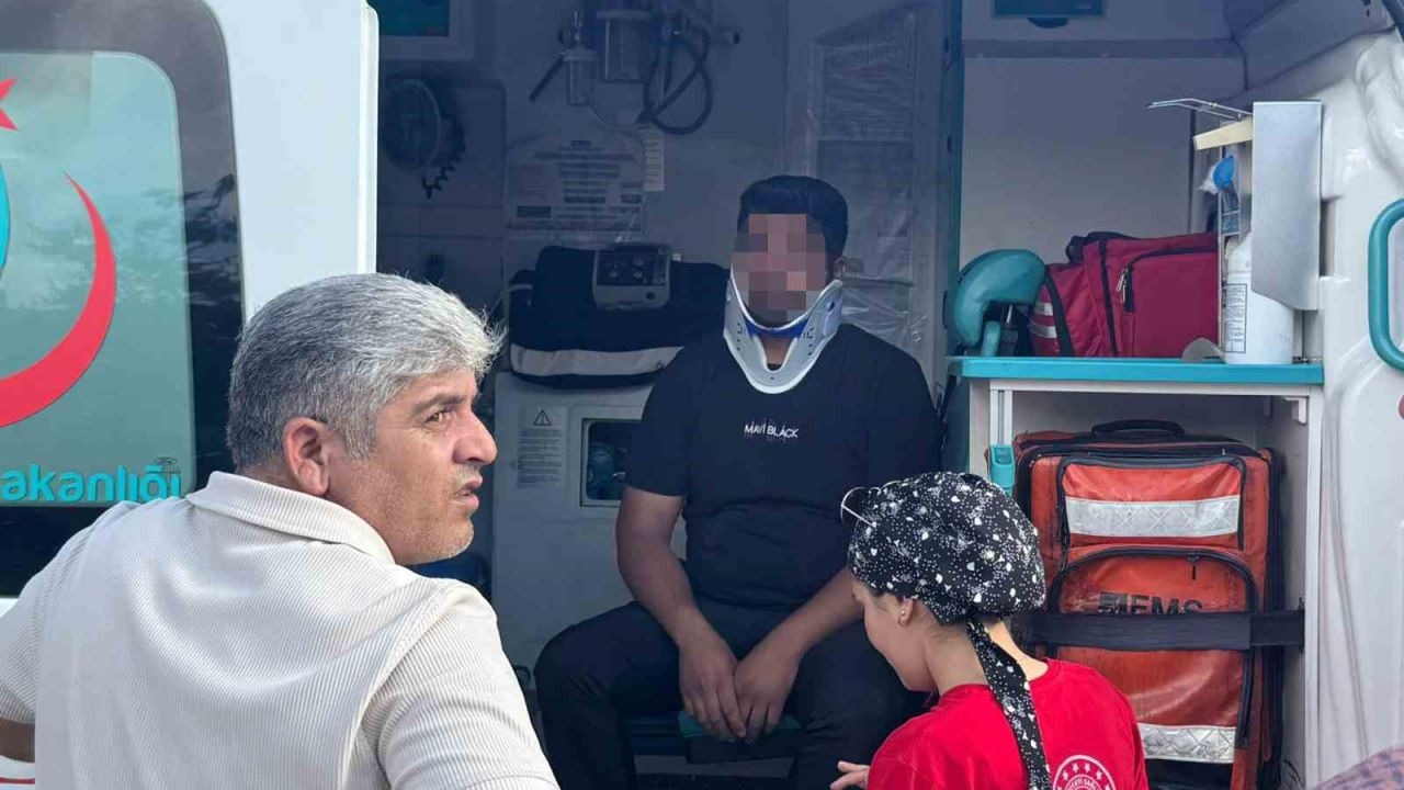 Son Dakika: Patnos'ta Okul Önünde Kaza! Araçtan Alkol Çıktı