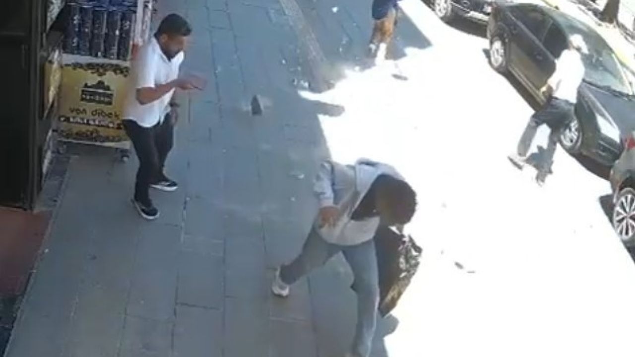 Son Dakika: Van’da Korku Dolu Anlar! İtfaiye Ekipleri Tehlike Saçan Binaya Müdahale Etti