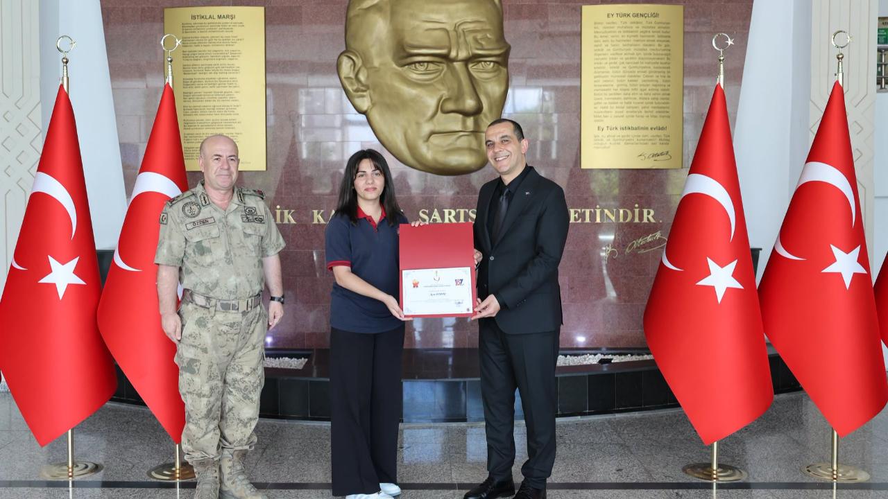 Tuzluca'dan Türkiye Üçüncülüğü! Azra Demir Iğdır'ın Gururu Oldu