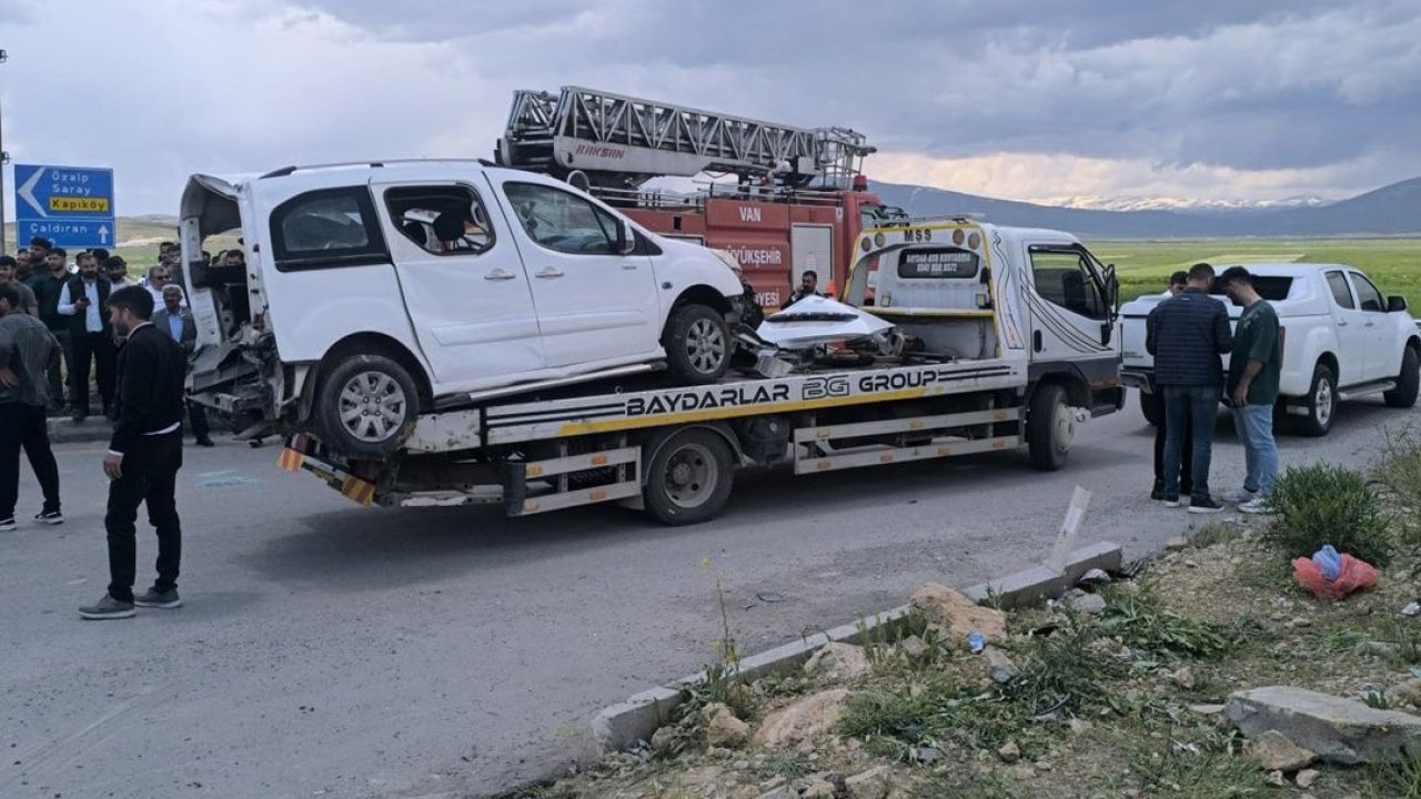 Van Çaldıran'daki Feci Kazada Kahreden Detay: Hayatını Kaybeden 4 Kişi Aynı Aileden Çıktı