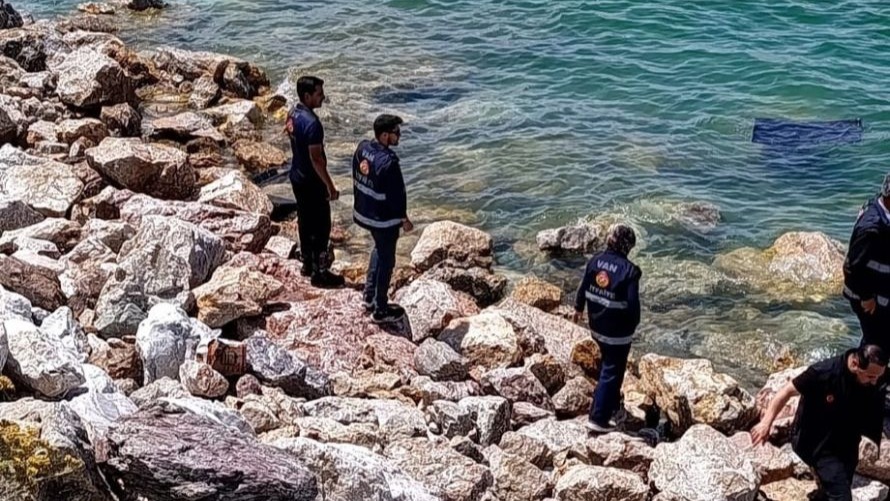 Van’da Korkunç Kaza: Otomobil Van Gölü’ne Uçtu!