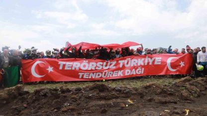 Ağrı’da 3 bin 500 rakımda "Terörsüz Türkiye" pankartlı start