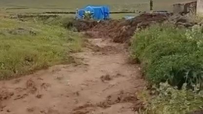 Kağızman’da sel felaketi: Akyayla köyünde yollar kapandı