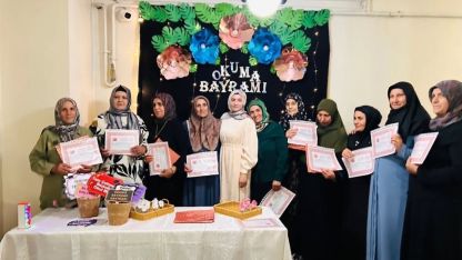 Doğubayazıt'ta Kadın Kursiyerler İçin Okuma Bayramı Coşkusu