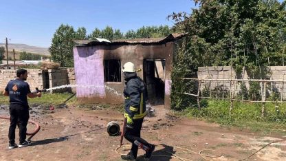 Van’ın Tuşba İlçesinde Odunluk Yangını: Ekipler Müdahale Etti