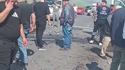 Ardahan-Artvin kara yolunda otomobiller çarpıştı: 6 yaralı