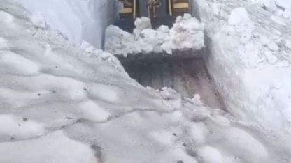 Kars'ta Yaz Ortasında Karla Mücadele