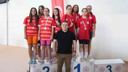 Yüzme Müsabakalarında Madalyalar Sahiplerini Buldu