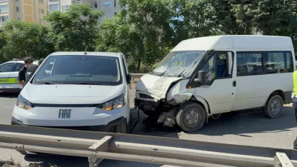 Hamile Eşini Hastaneye Götüren Minibüsün Sürücüsü, Kazaya karıştı