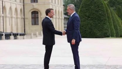 Hakan Fidan Fransa'da Zirveye Katıldı