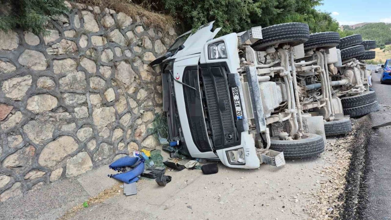 Adıyaman'da beton mikseri devrildi: 1 ağır yaralı