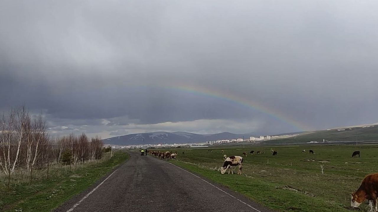 Ardahan'da Gökkuşağı Görsel Şölen Oluşturdu