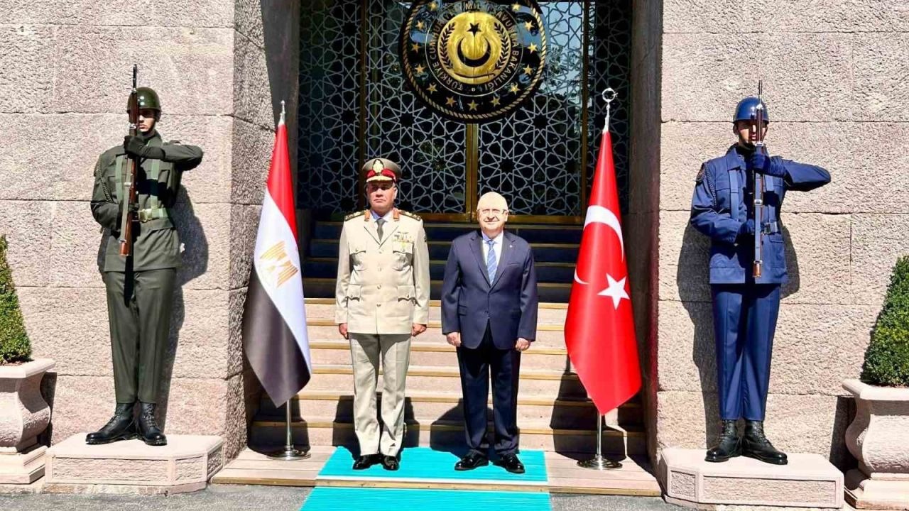 Bakan Güler Mısır Savunma Bakanı Zaher İle Görüştü