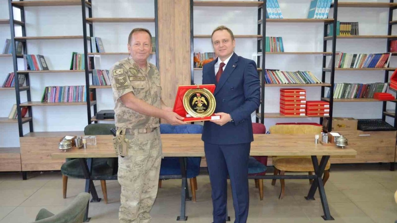 Bulanık'ta Görev Süresi Dolan Güvenlik Güçleri İçin Veda Yemeği