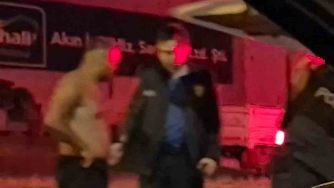 Cezaevinden İzinli Çıktı, Annesini Bıçakla Kovaladı!