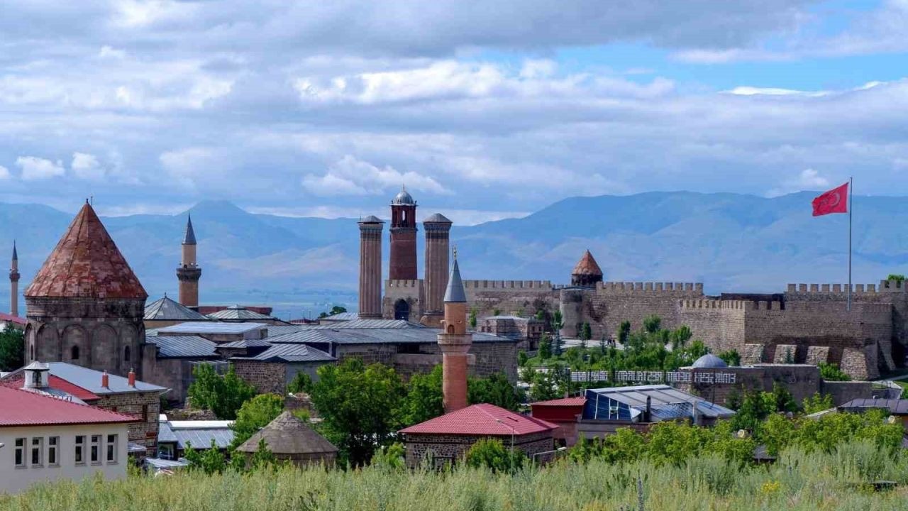 Erzurum Ekonomisinde Çarpıcı Rapor: Vergi Mükellefi Rekor Kırarken Nüfus Kan Kaybediyor
