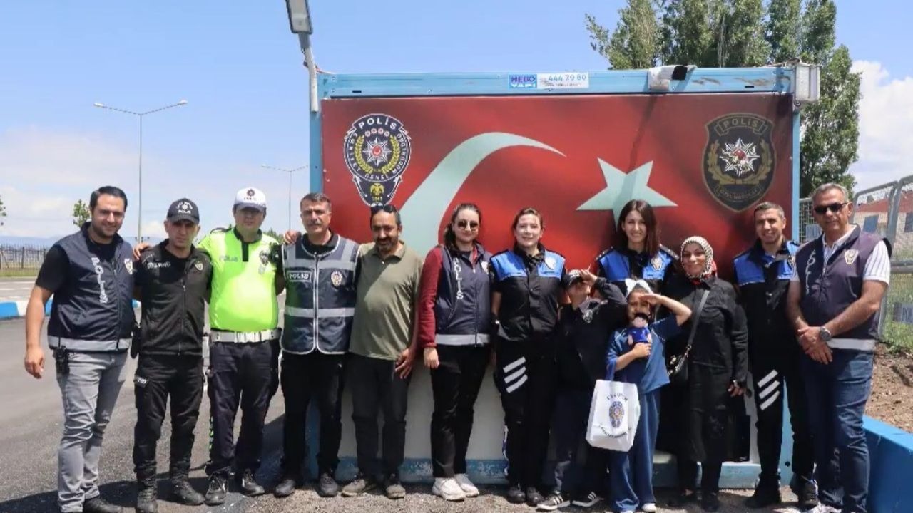 Erzurum’da Özel Birey Esila, Polislerle Birlikte Uygulama Yaptı