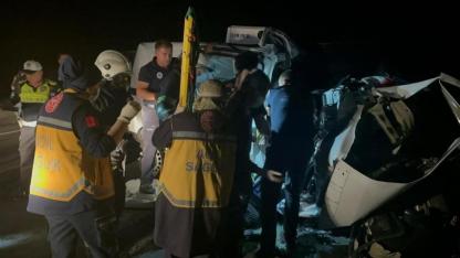 Feci Trafik Kazasında Iğdırlı Baba, Kızı ve Kızının Arkadaşı Hayatını Kaybetti