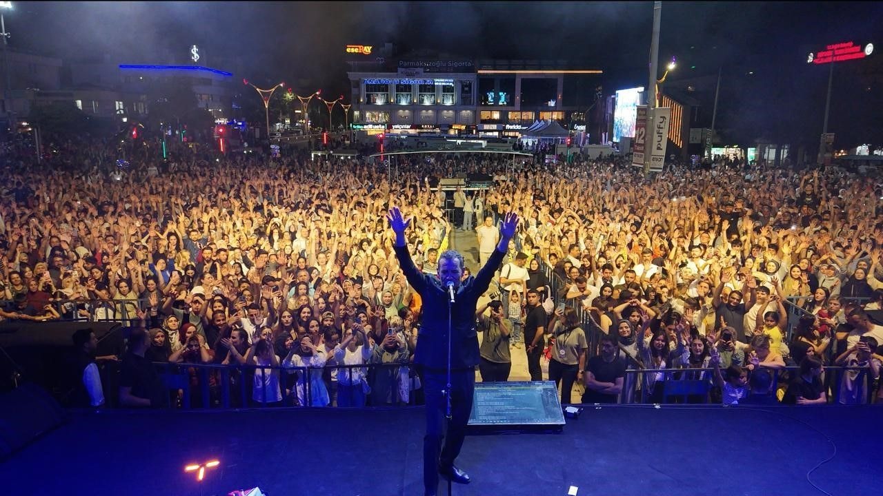 Ferhat Göçer Erzincan'da Sevenleriyle Buluştu