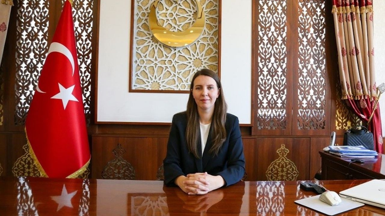 Gürpınar’ın İlk Kadın Kaymakamı Fatma Turhan Keser Görevine Başladı