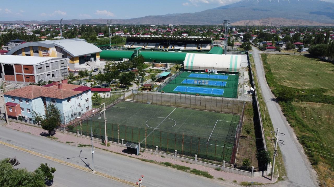 Iğdır'da Çok Amaçlı Spor Salonu İnşaatında Yüzde 65 Tamamlandı