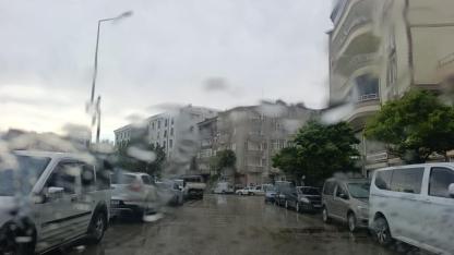 Iğdır'da Değişken Hava Şaşırtıyor: Bir Güneş Bir Sağanak