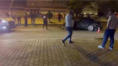 Iğdır’da Elektrik Direğine Çarpan Otomobil Hurdaya Döndü: 3 Kişi Yaralandı