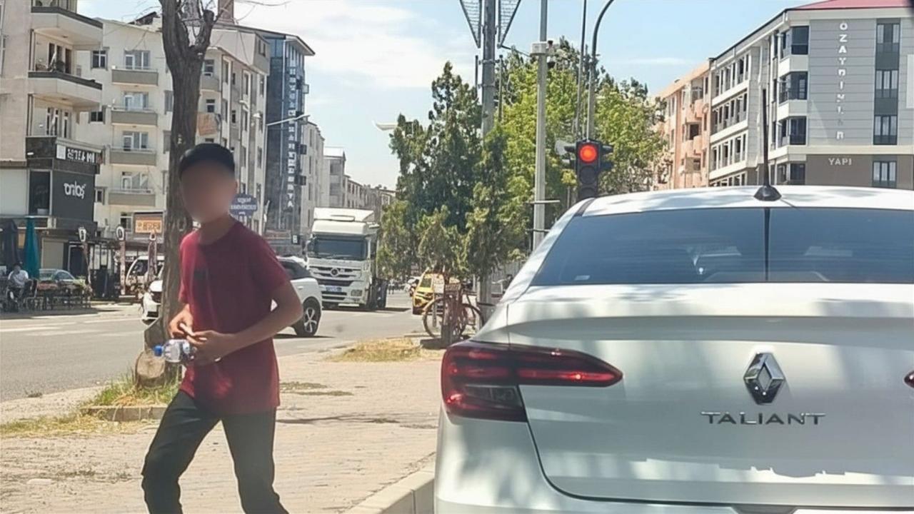 Iğdır’da Kırmızı Işıkta Su Satan Çocuklar Yürekleri Ağza Getiriyor