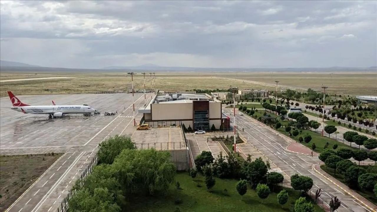 IĞDIR’DA UÇAK BİLETLERİ UÇTU