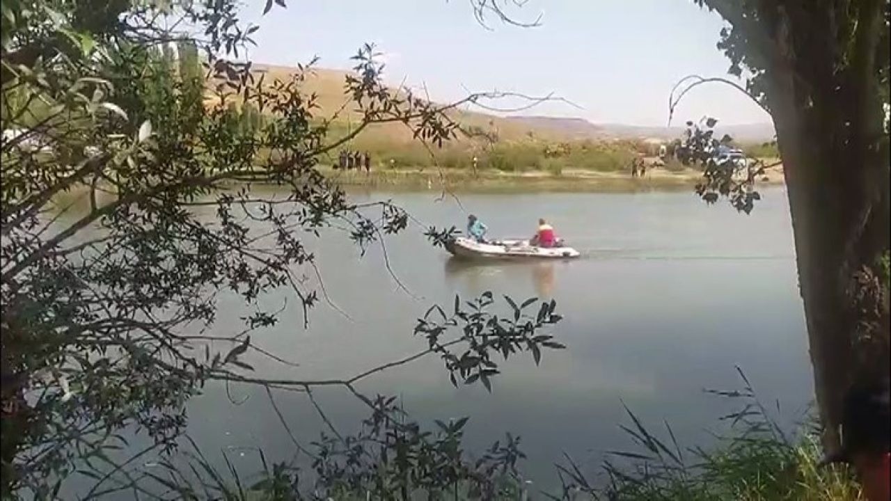 Irmakta Kaybolan Çocuğu Arama Çalışmaları Sürüyor