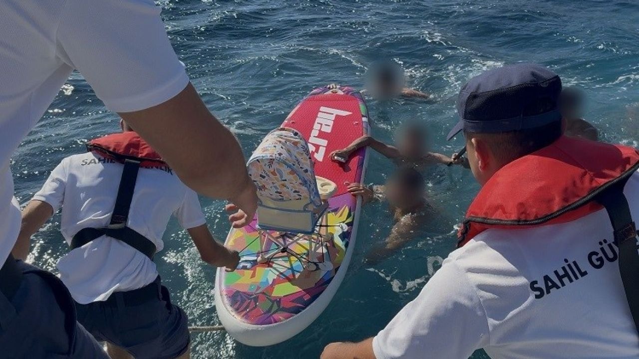 İzmir’in Seferihisar ilçesi açıklarında kürek sörfü yaparken denizde mahsur kalan 5 kişi kurtarıldı