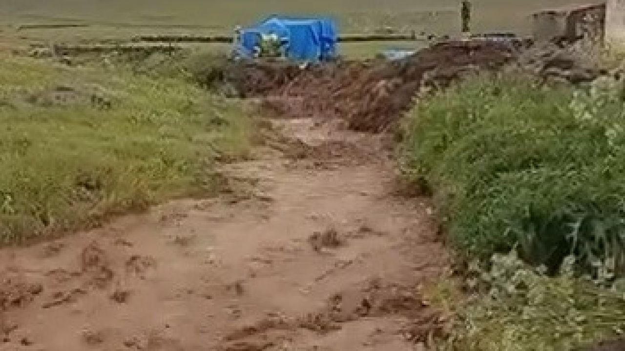 Kağızman’da sel felaketi: Akyayla köyünde yollar kapandı