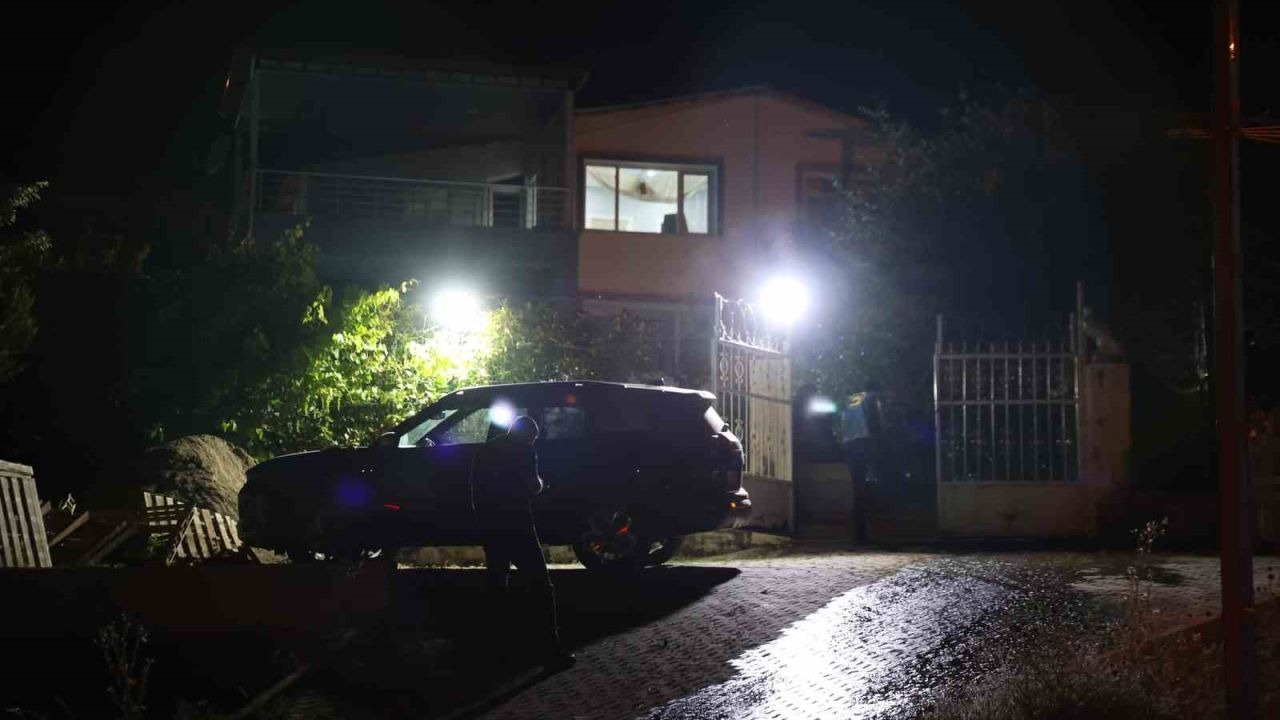Kanlı Pusudan Çıkan Husumet: Evde Oturan 4 Kişi Silahlı Saldırıda Yaralandı
