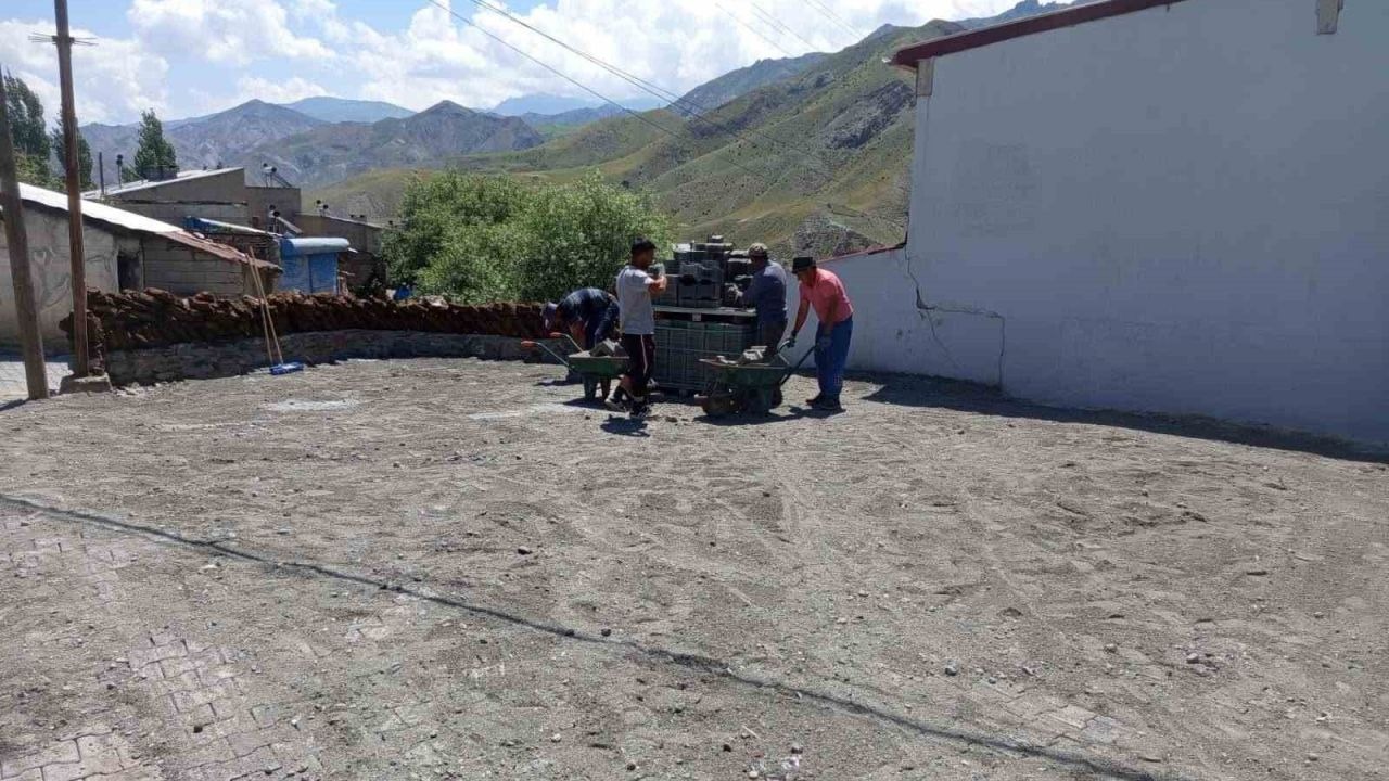 Kars İl Özel İdaresi'nden Kağızman'a Altyapı Hamlesi: İki Köyde Kilit Parke Çalışması Başladı