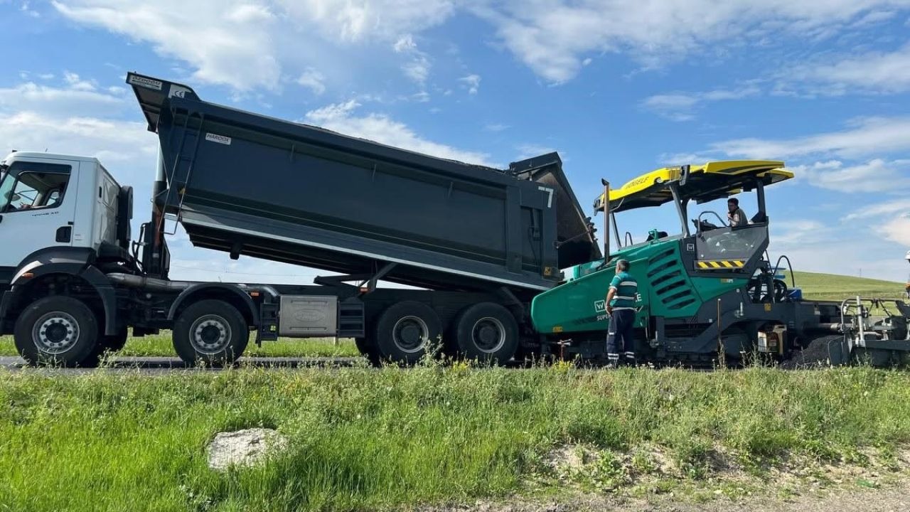 Kars’ta Asfalt Seferberliği: Akyaka’da 4 Kilometrelik Yol Hizmete Açıldı