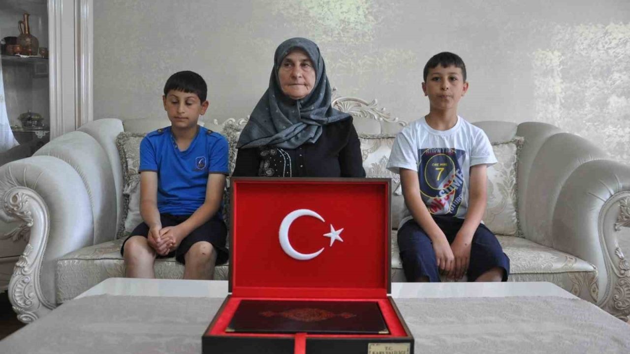 Kars’ta bayrak sevgisinin kuşaktan kuşağa yolculuğu