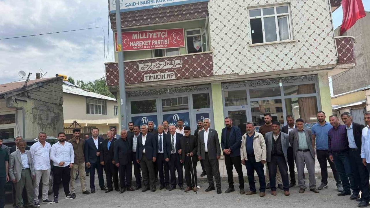 MHP Patnos İlçe Kongresi'nde bayrak değişimi: Şahin Yaman güven tazeledi