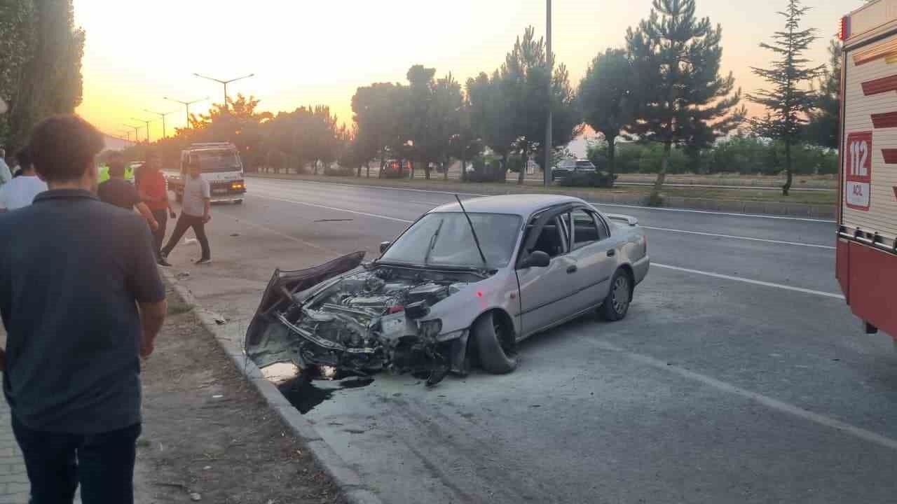 Muş-Bitlis Kara Yolunda Trafik Kazası: 3 Yaralı