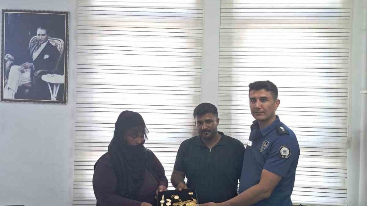 Muş Bulanık’ta örnek davranış: Hastane bahçesinde bulunan altınlar sahibine teslim edildi